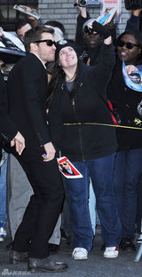 组图：杰克与海瑟薇登封面 赤身相见不忘搞怪