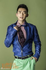 组图：郑恺写真玩转早春色彩 冷暖撞色青春洋溢