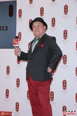 组图：曾志伟代言饼店显童趣 为取笑陈芷菁道歉