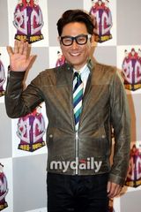 组图：金喜善等出席新聊天秀《话神》发布会