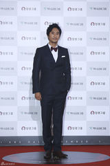 独家高清：群星闪耀大钟奖红毯 俊男靓女秒菲林