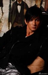 组图：吴奇隆演而优则投 杂志写真展现熟男魅力