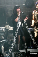 幻灯图：张惠妹个唱骷髅装亮相 伏明霞夫妇到场