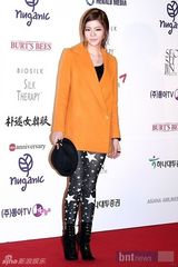 组图：韩星文彩苑性感出席活动 安贞焕夫妇等亮相