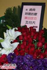 组图：陈绮贞媚惑小巨蛋 展现独特摇滚风