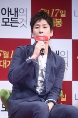 高清组图：林秀晶清纯亮相《我妻子的一切》发布会