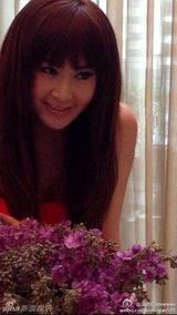 组图：元宵情人双节 范冰冰嘟嘴森蝶送妈妈礼物