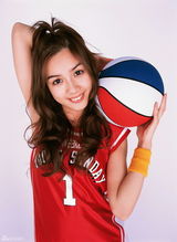 高组图：前超女陈怡日本拍写真 比基尼制服齐上阵