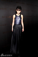 组图：IT GIRL 陈燃女王范儿优雅亮相艺术展