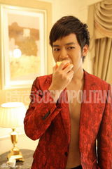 组图：山口百惠之子三浦贵大登《时尚COSMO》