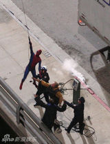 组图：新《蜘蛛侠》热拍 新戏服全身照曝光