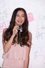 组图：Angelababy粉裙出席商业活动 如邻家小妹