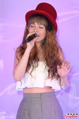 组图：星光魔王王诗安首发片甜美 黄子佼助阵