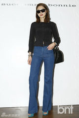 组图：EXO-Kf(x)孔孝珍等亮相某品牌纪念活动