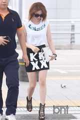 组图：韩团T-ara清凉装现身机场赴港开唱