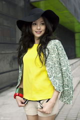 组图：齐芳写真回归本真 笑容恬美端庄优雅