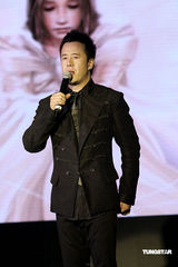 高清：陈琳追思会演感人一幕 杨坤与其隔空对唱