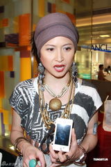 组图：邵美琪赞《心战》不血腥