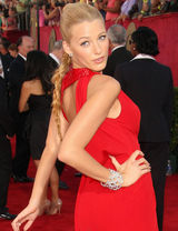 高清组图：布莱克-莱弗利回眸娇笑