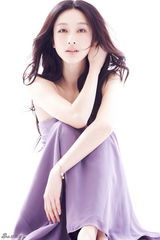 组图：张俪清新写真淡紫丁香幽然绽放