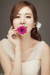 高清组图：韩星简美妍婚纱写真雍容典雅