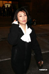 高清：已故艺人陈鸿烈设灵 蔡少芬佘诗曼素颜现身