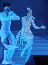 高清图：孙燕姿北京开个唱 劲歌热舞造型百变