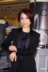 组图：安心亚露美背剪彩 柴智屏劝Makiyo安心工作