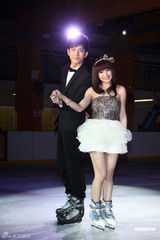 高清图：郭书瑶井柏然连手出辑 陪歌迷温暖过圣诞