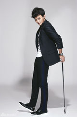 组图：叶祖新曝光写真尽显绅士魅力