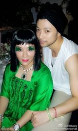 组图：刘嘉玲邀猛男会所印度风情趴