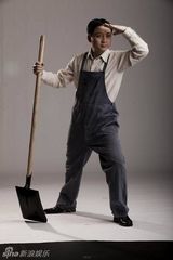 组图：献礼剧《开天辟地》邓小平定妆照 