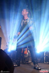 组图：Beyond叶世荣台北开唱 明年将发新专辑