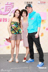 幻灯组图：曹敏莉李绮红向谢天华裤子内抛桔子