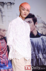 组图：韩团TEEN TOP携新碟回归 首唱会帅气