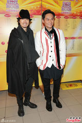 组图：黄子华盼与周润发拍剧 张智霖否认不和