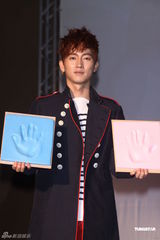 组图：张佑赫台北亲民秀舞蹈 想找90后嫩女友