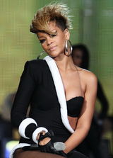 高清组图：蕾哈娜迈阿密海滩性感开唱