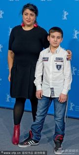 组图：《马孔多》发布会 小演员紧盯镜头