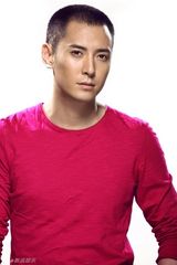 组图：韩栋新春红衣贺岁写真 阳光俊朗