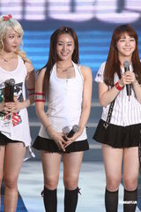 组图：韩国团体大出动 SJ-M唐禹哲high翻台北