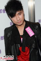 组图：古巨基携钟舒漫洪卓立平安夜献唱庆圣诞