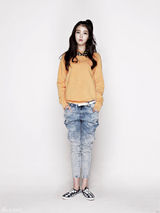 高清组图：俞承浩IU合拍服饰海报休闲风格展个性