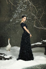 组图：董璇置身浪漫天鹅湖造型魅惑尽显优雅高贵