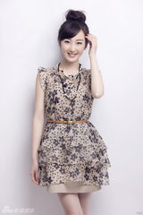 组图：程媛媛写真俏皮花苞头率真可爱