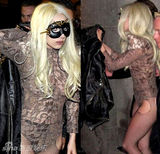 幻灯图集：Lady Gaga越穿越少 破网袜露臀走光