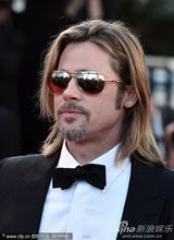 组图：皮特戛纳走秀长发黑超显帅气