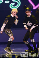 组图：EXO胜宣美夺《MCountDown》三连冠