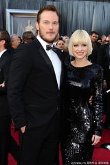 高清组图：安娜-法瑞丝黑色闪片裙低调奢华