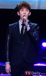 组图：2AM、IU、SHINee等献唱《超级模特选拔赛》